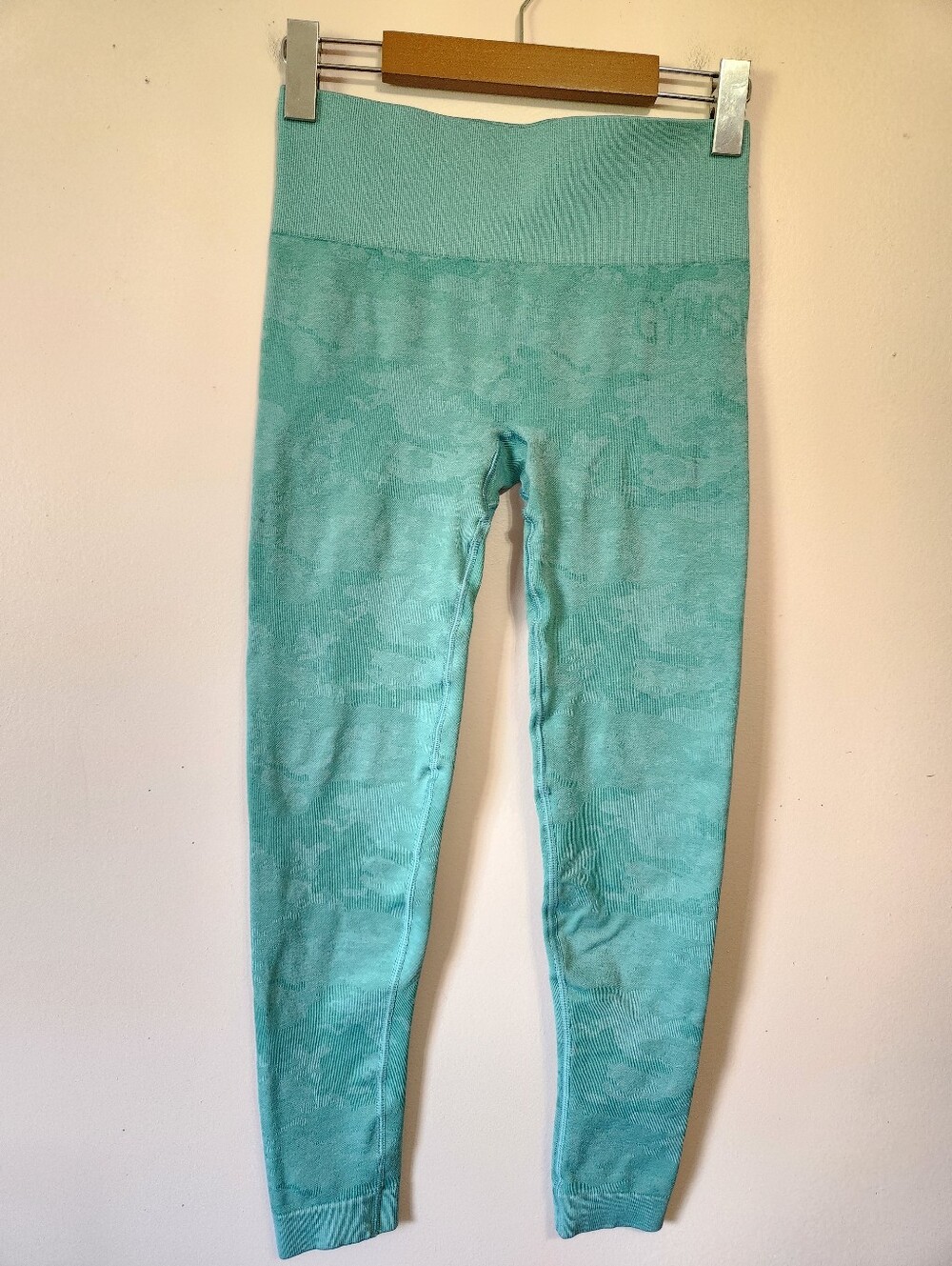 Gymshark Adapt Camo Seamless High Waisted Scrunch Bum Leggings Aqua Green Size S